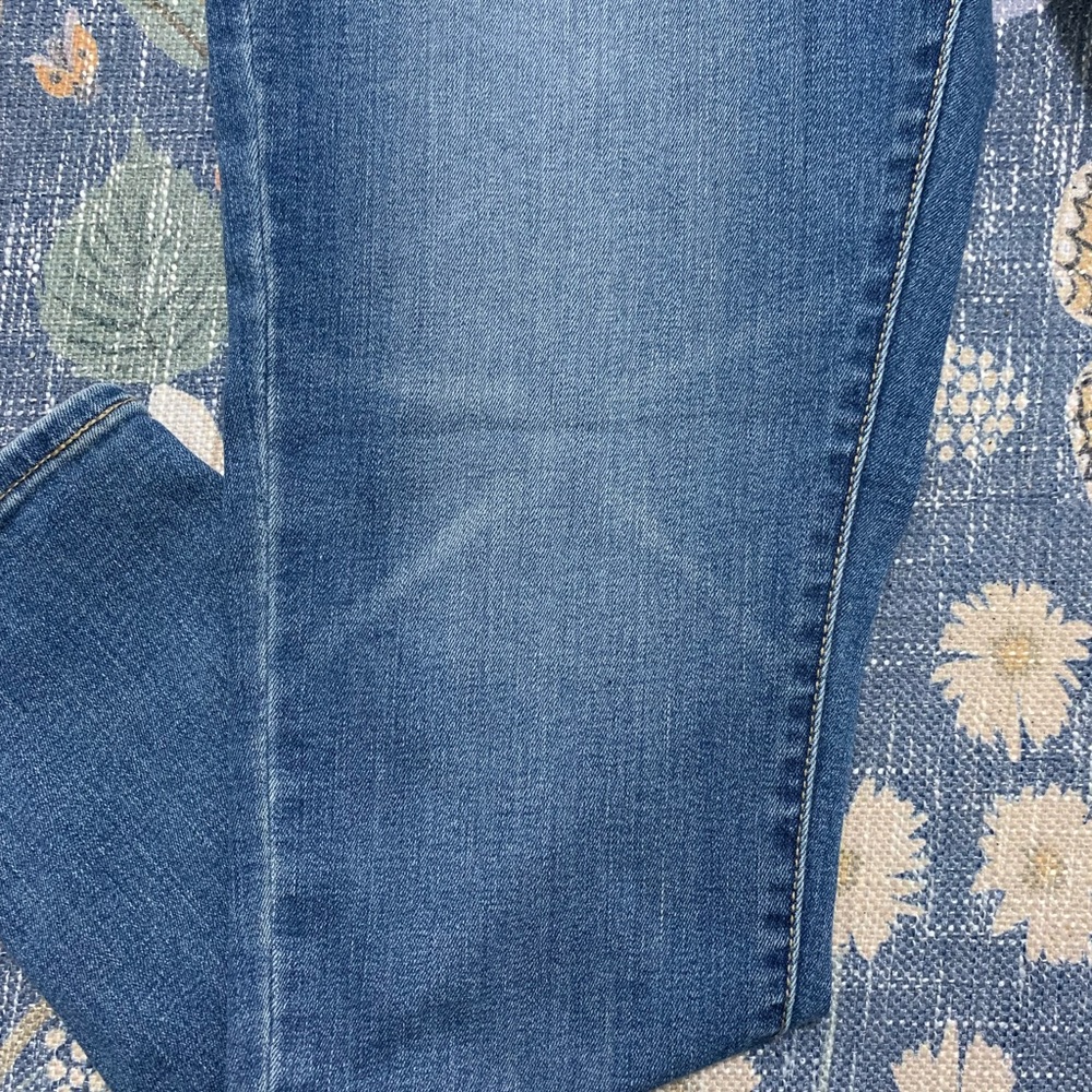 Mid-rise Levi’s skinny jeans, med wash size 18W - Picture 3 of 3